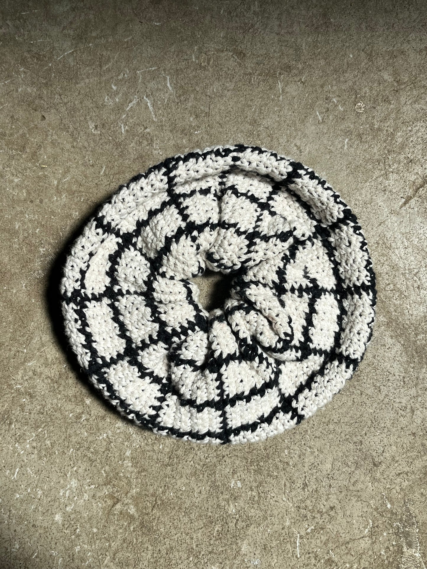 GRID SCRUNCHIE