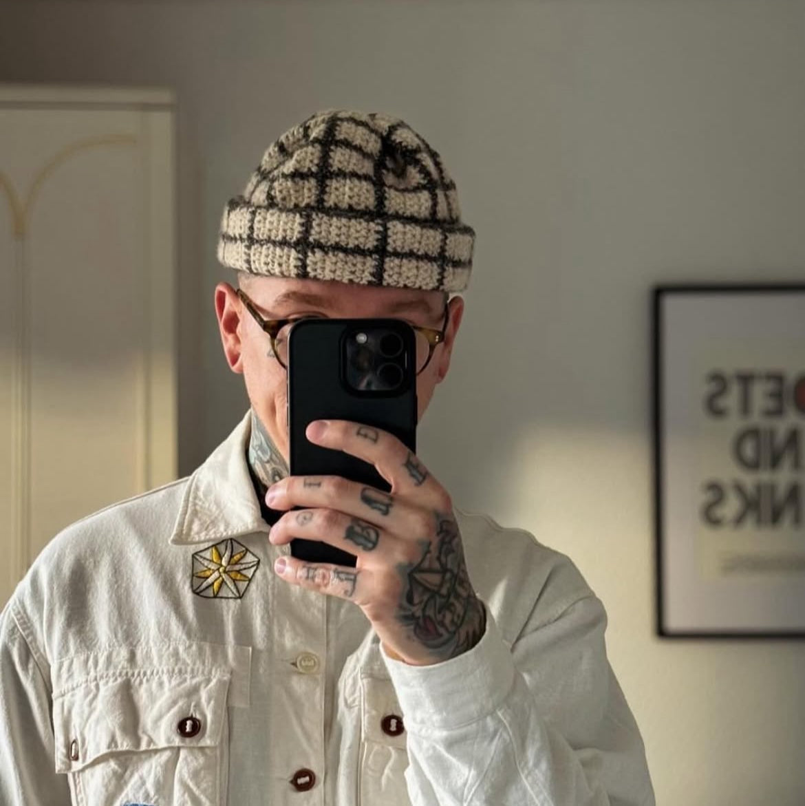 BLACK GRID BEANIE.