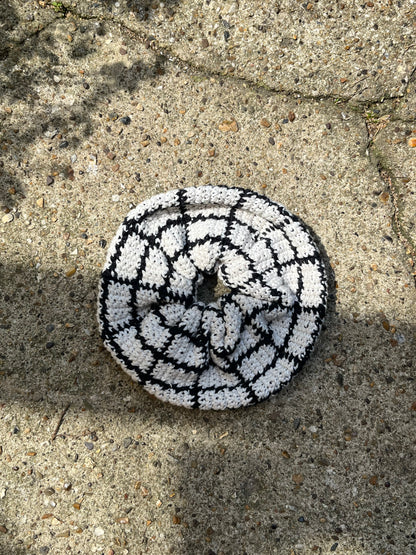 GRID SCRUNCHIE
